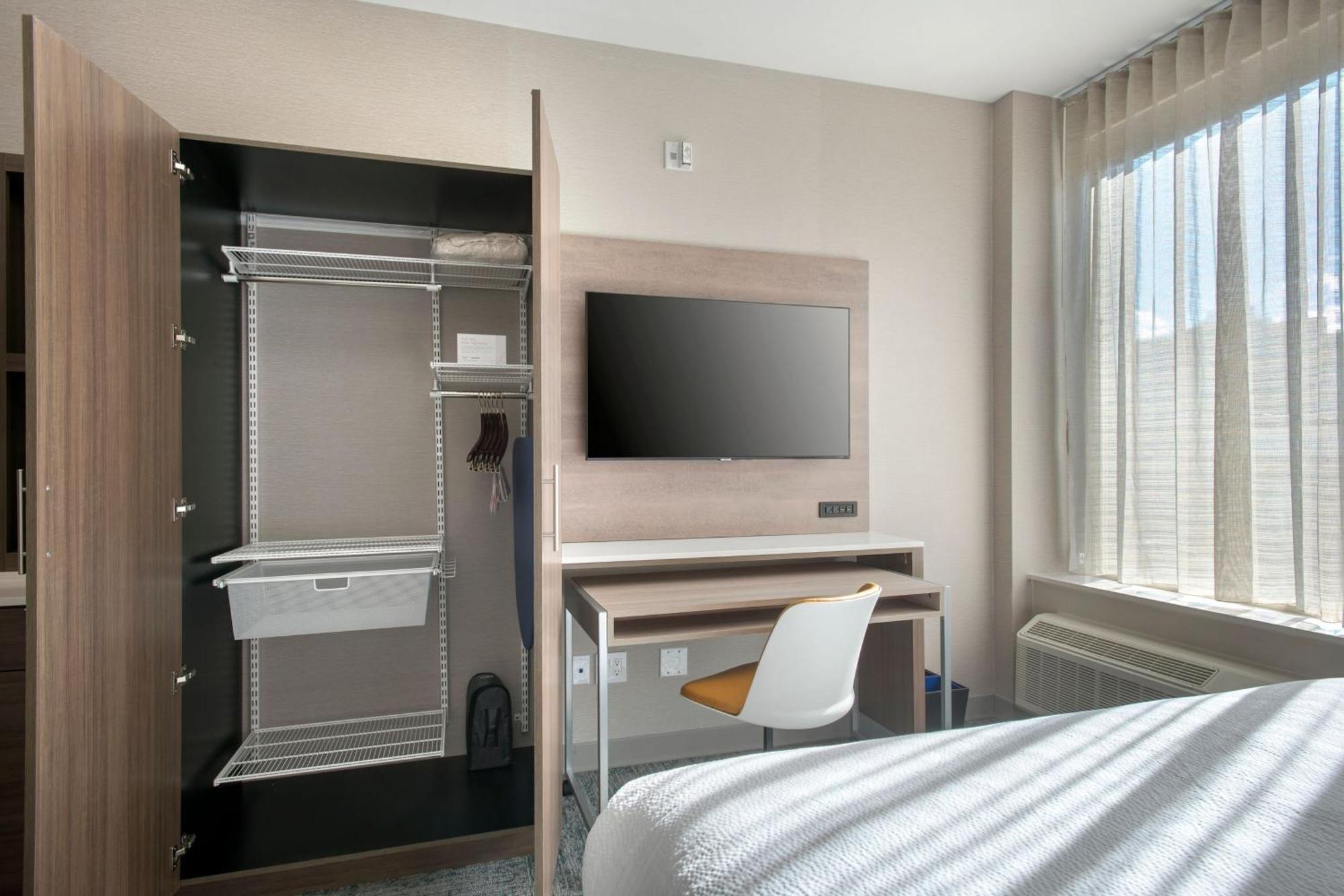 Towneplace Suites By Marriott New York Brooklyn Exterior photo